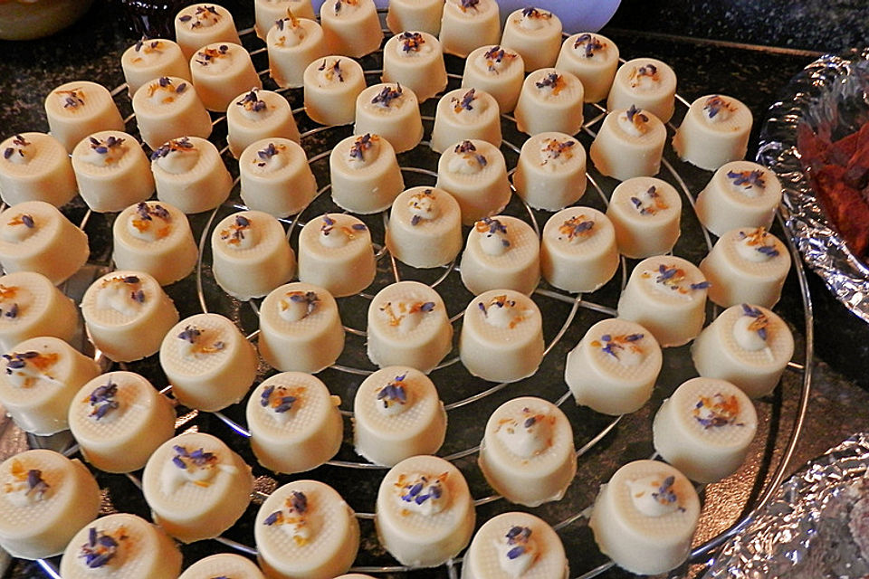 Orangentrüffel mit Lavendel Orangentrüffel mit Lavendel
