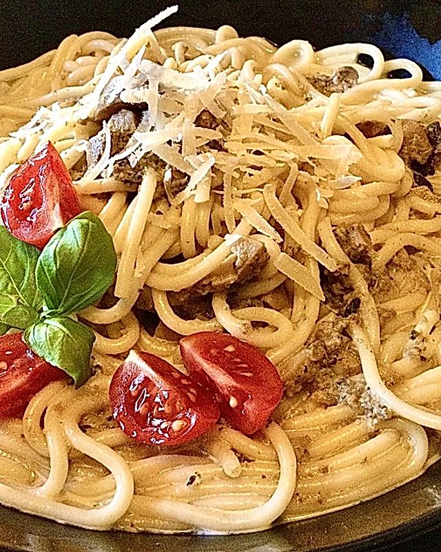 Spaghetti mit Champignon - Sahne - Sauce