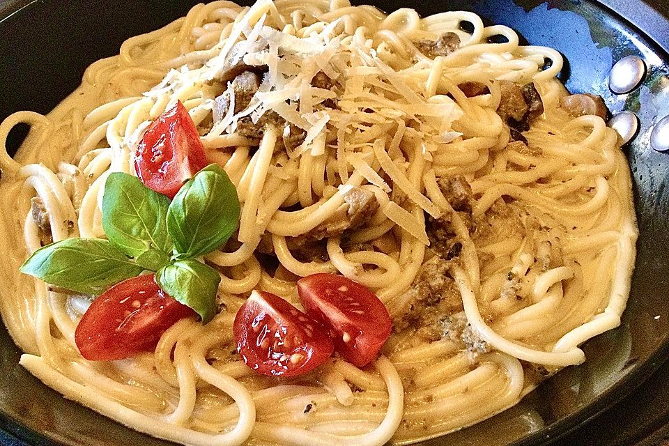 Spaghetti mit Champignon - Sahne - Sauce