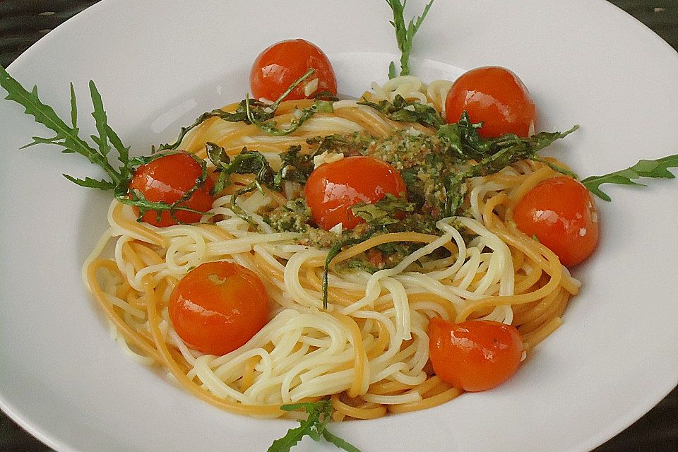 Linguine mit Tomaten und Rucola-Creme