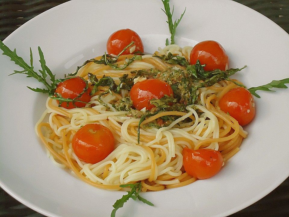Linguini mit Tomaten und Rucola-Creme von happycook75 | Chefkoch