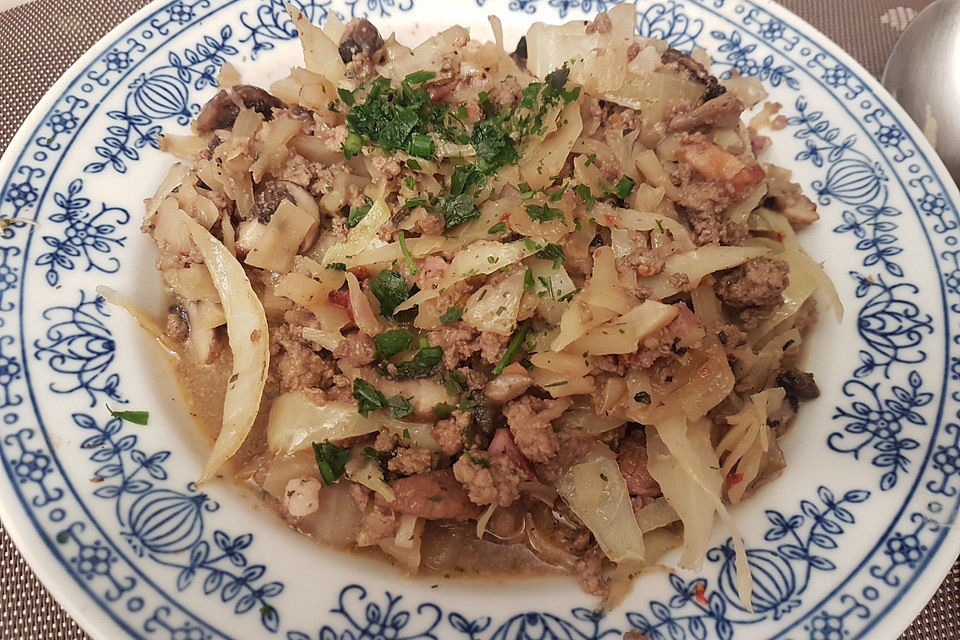 Weißkohltopf mit Champignons und Hackfleisch á la Tom