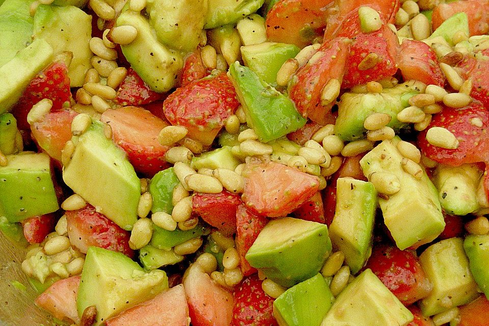 Avocado-Erdbeersalat mit Ingwerdressing