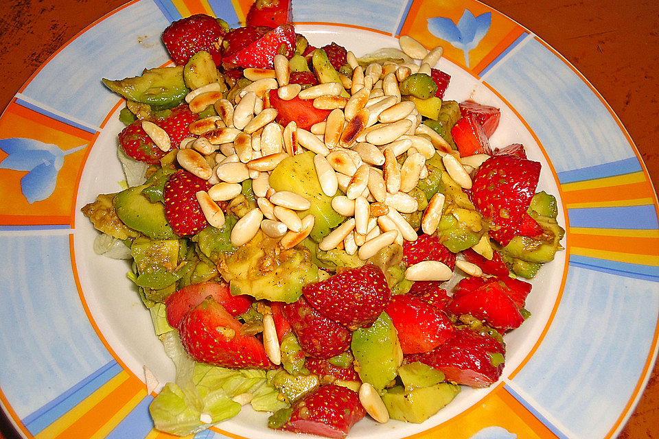 Avocado-Erdbeersalat mit Ingwerdressing