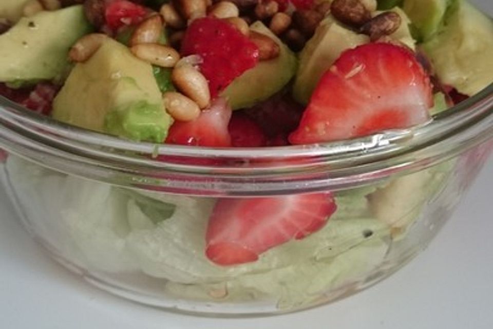 Avocado-Erdbeersalat mit Ingwerdressing