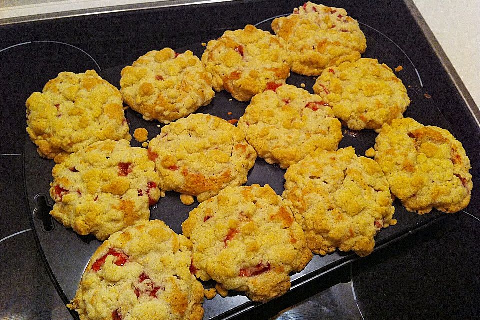 Erdbeer - Muffins mit Rhabarberfüllung Erdbeer - Muffins mit Rhabarberfüllung