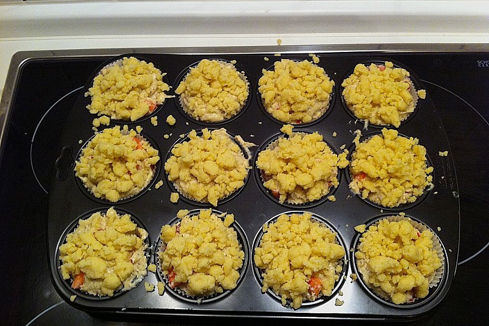 Erdbeer - Muffins mit Rhabarberfüllung Erdbeer - Muffins mit Rhabarberfüllung