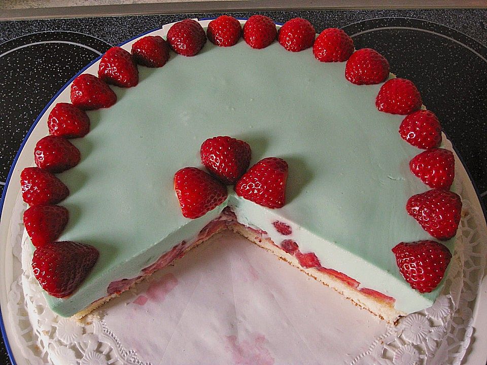 Waldmeister - Frischkäse - Torte mit Erdbeeren von reise-tiger | Chefkoch