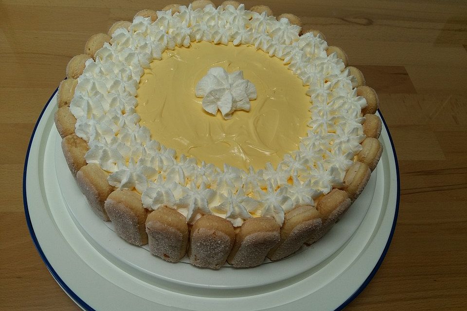 Eierlikörtorte mit Löffelbiskuit