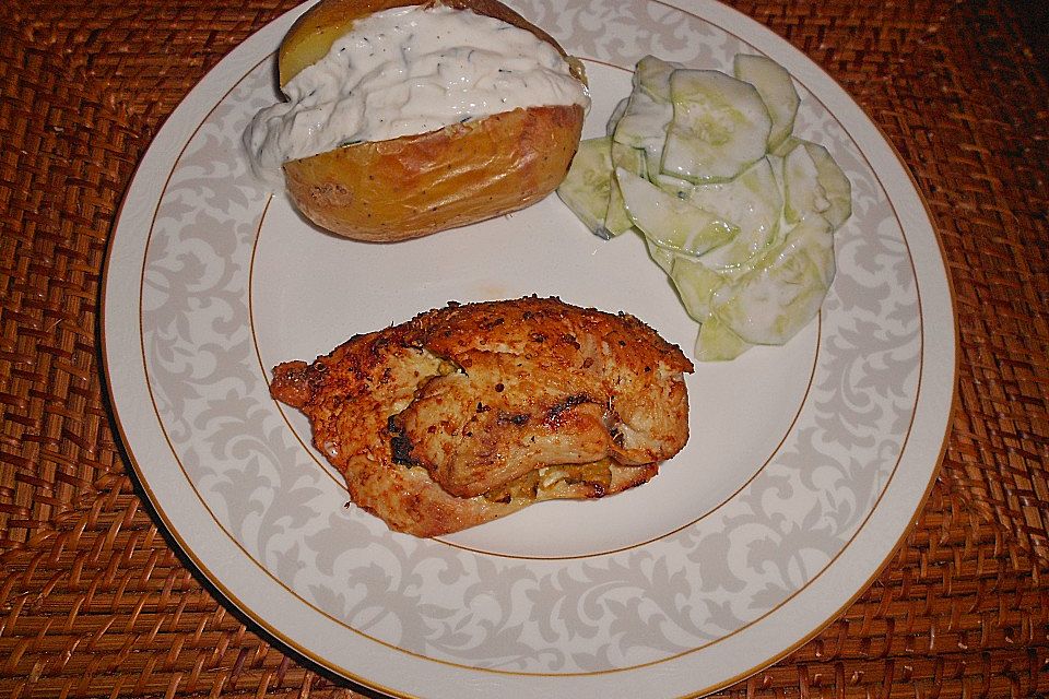 Gefüllte Hähnchenbrustfilets mit Folienkartoffeln und Kräuterquark