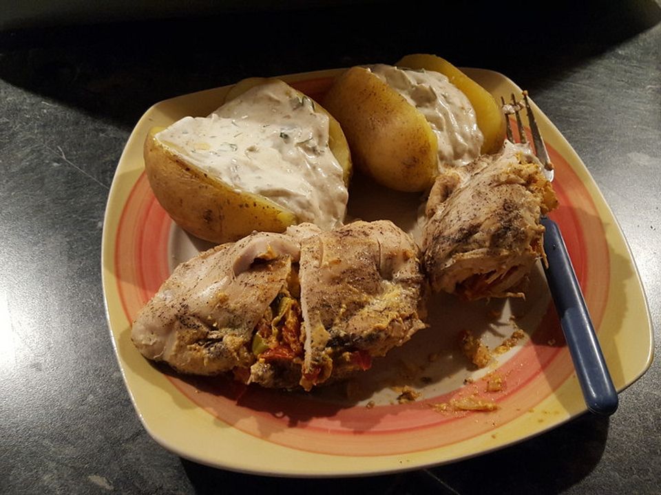 Gefüllte Hähnchenbrustfilets mit Folienkartoffeln und Kräuterquark von ...