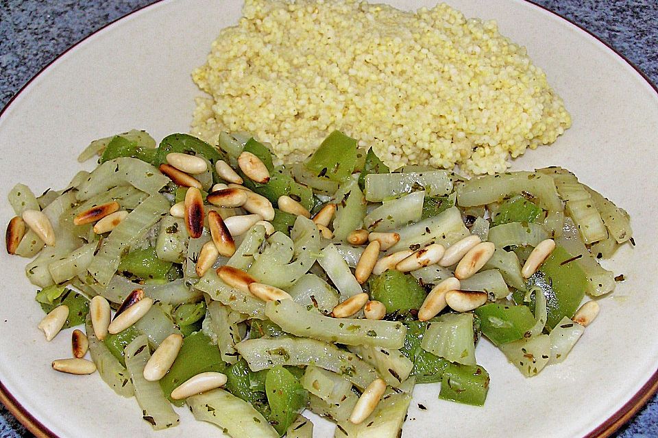 Fenchel - Paprika - Gemüse mit Hirse und Pinienkernen