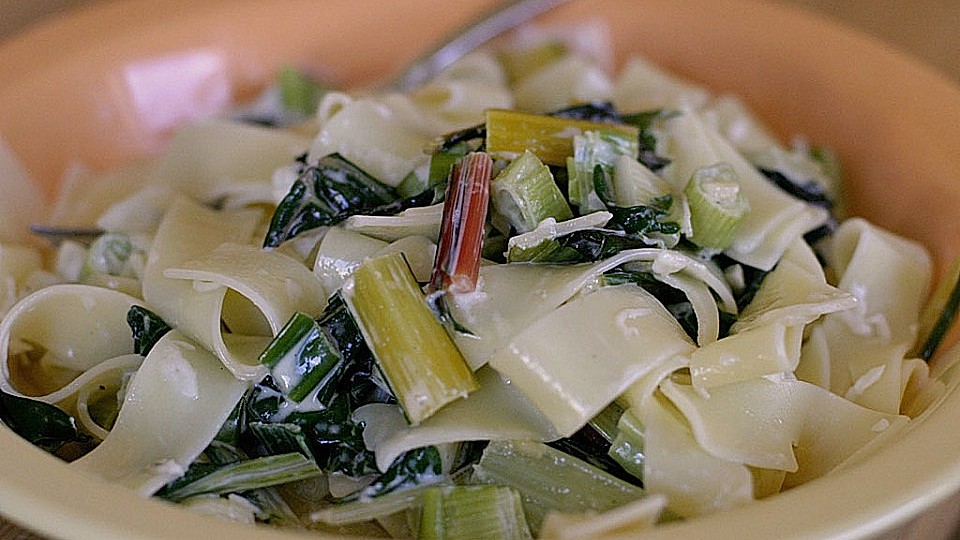 Bandnudeln mit Mangold-Sahne-Sauce von felice1| Chefkoch