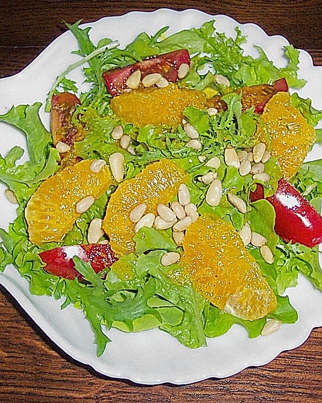 Blattsalat mit Orangendressing