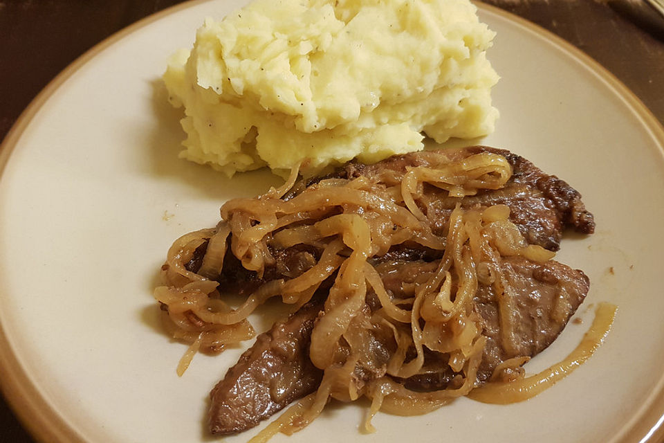 Gebratene Leber mit Zwiebelhaube