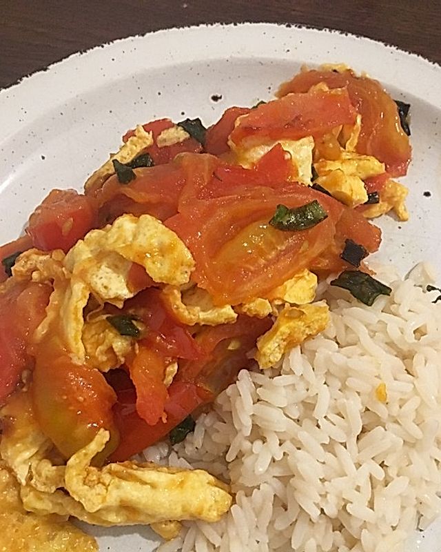 Tomaten und Ei an Reis