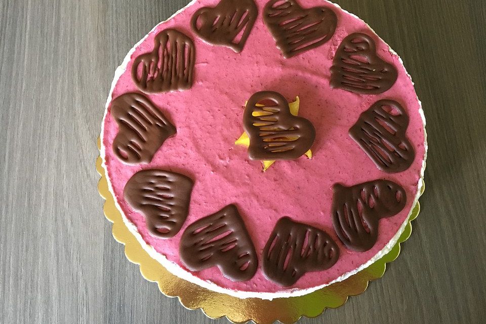 Sahnige Himbeertorte