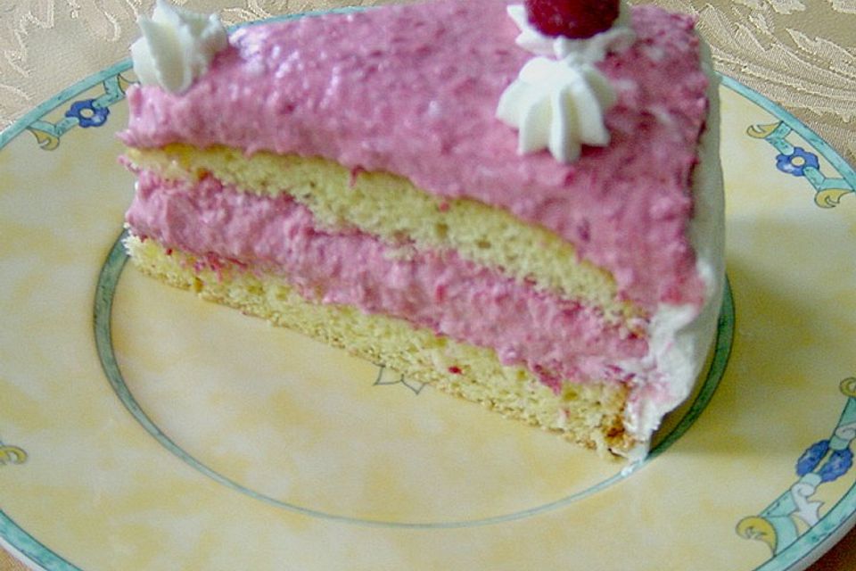 Sahnige Himbeertorte