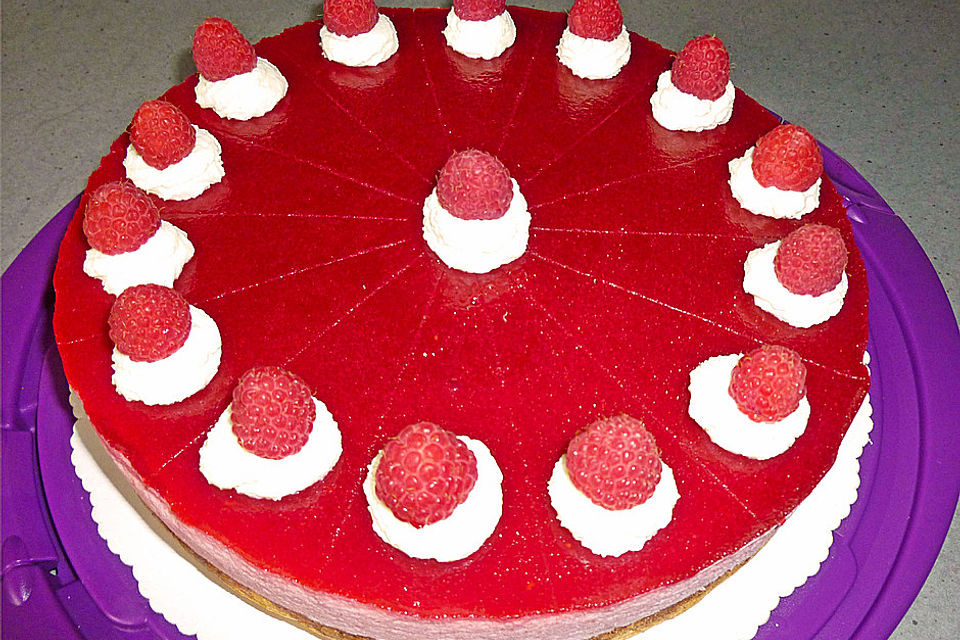 Sahnige Himbeertorte