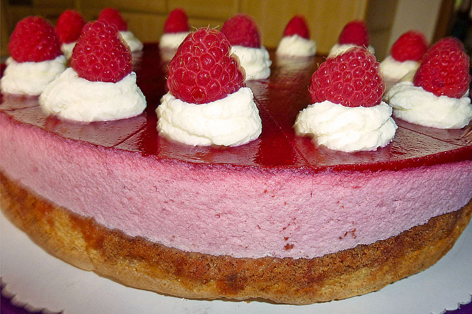 Sahnige Himbeertorte