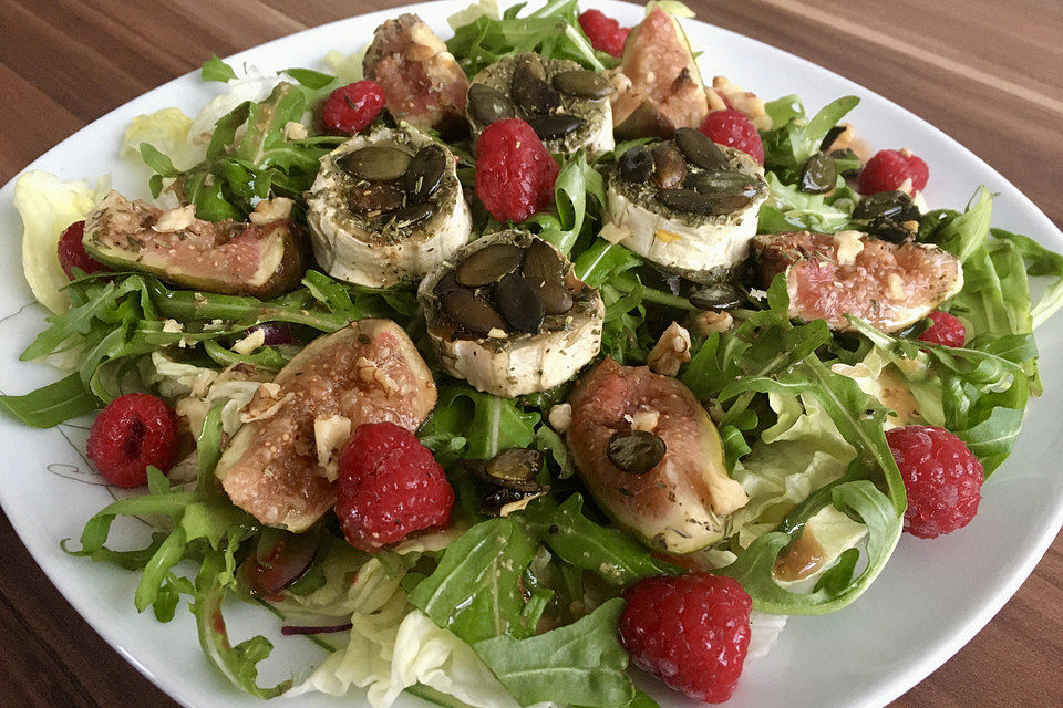 Salat mit warmem Ziegenkäse und Himbeeren