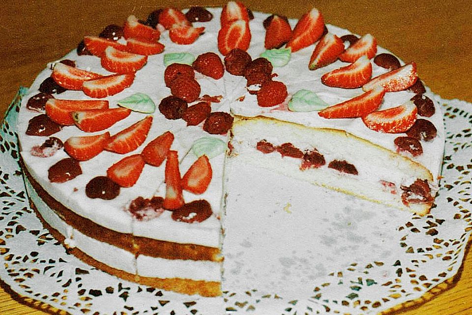 Frische Beeren - Joghurt  -Torte