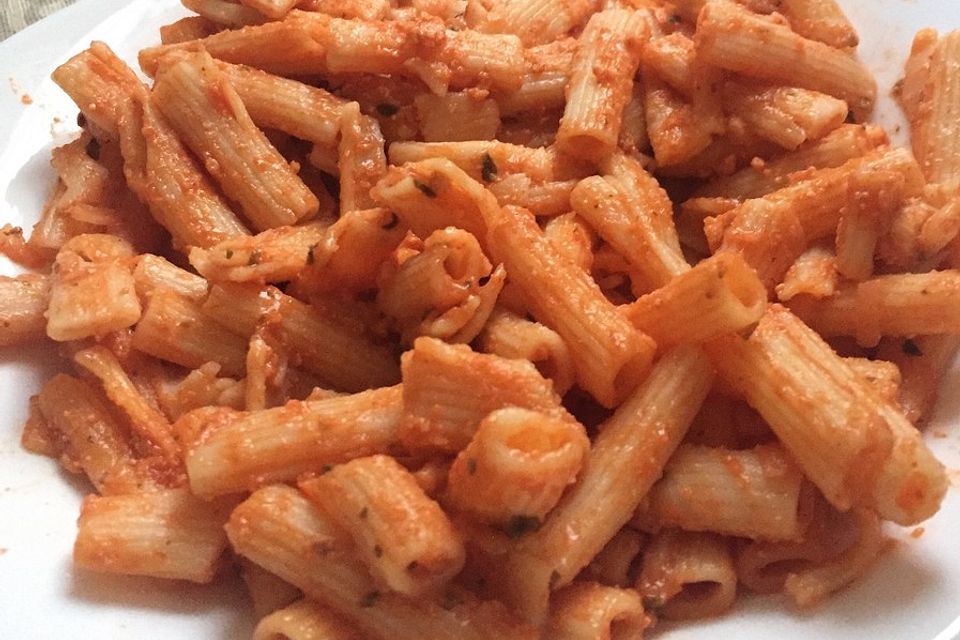 Rigatoni mit Brokkoli - Tomaten - Sahne - Soße