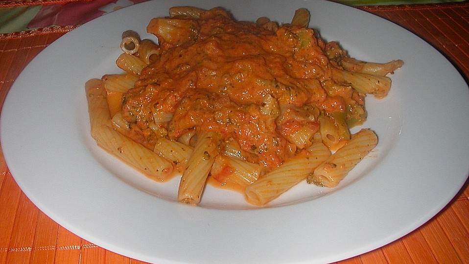 Rigatoni mit Brokkoli - Tomaten - Sahne - Soße von Speranza