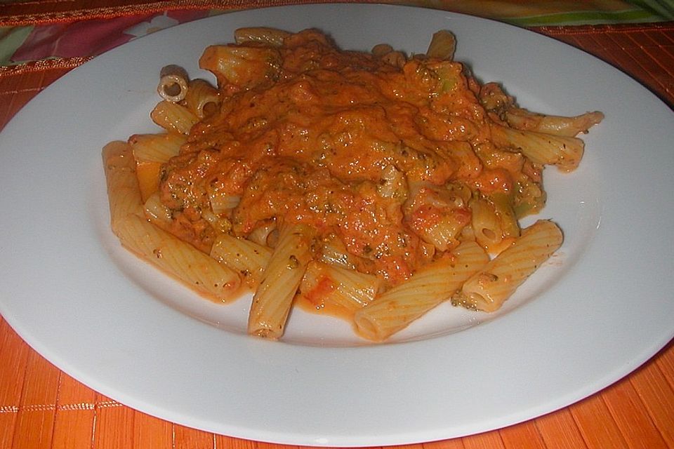 Rigatoni mit Brokkoli - Tomaten - Sahne - Soße