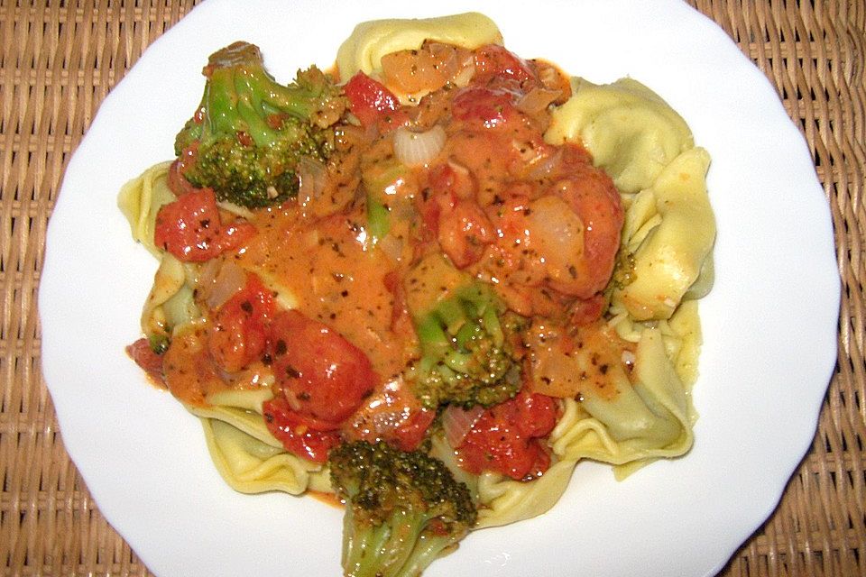 Rigatoni mit Brokkoli - Tomaten - Sahne - Soße