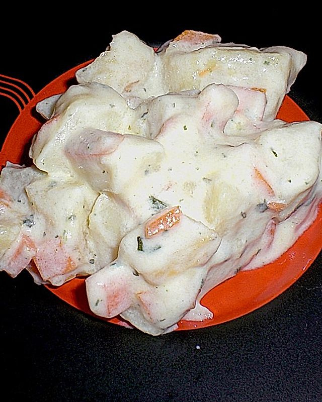 Türkischer Kartoffelsalat mit Karotten und Joghurt