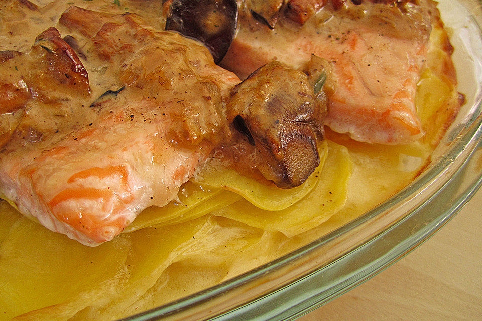 Kartoffelgratin mit Pfifferlingen und Lachs