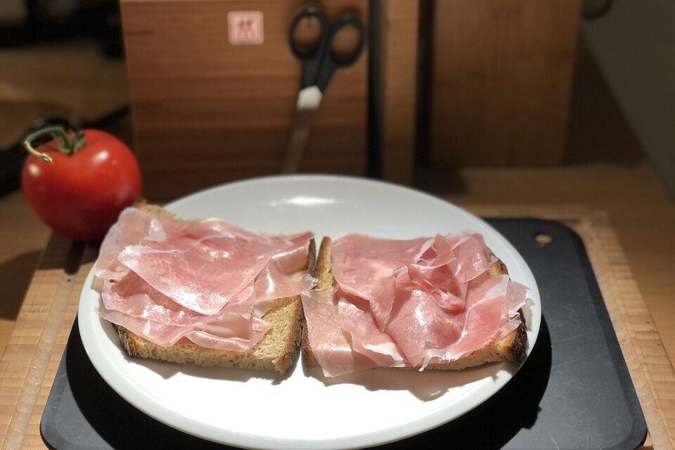 Pan con Tomate y Jamón