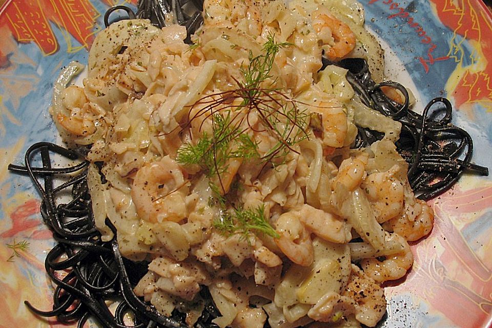 Schwarze Pasta mit Lachs - Fenchel - Sauce