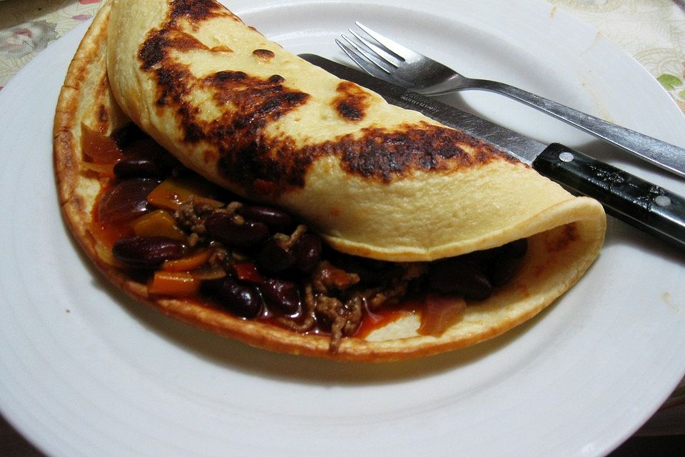 Pfannkuchen mit Chili - con - carne - Füllung Pfannkuchen mit Chili - con - carne - Füllung