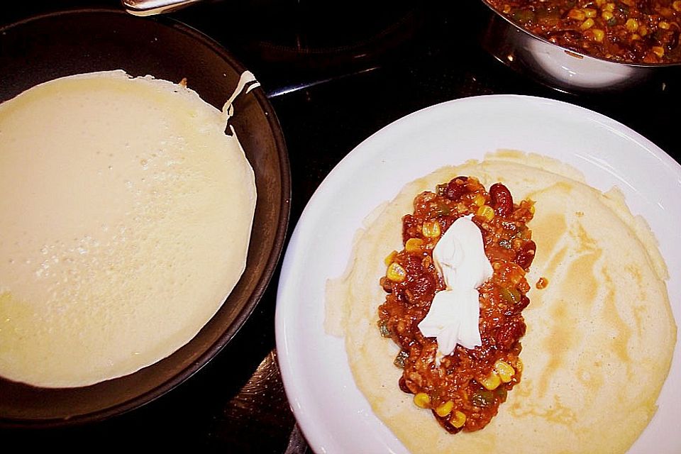 Pfannkuchen mit Chili - con - carne - Füllung Pfannkuchen mit Chili - con - carne - Füllung