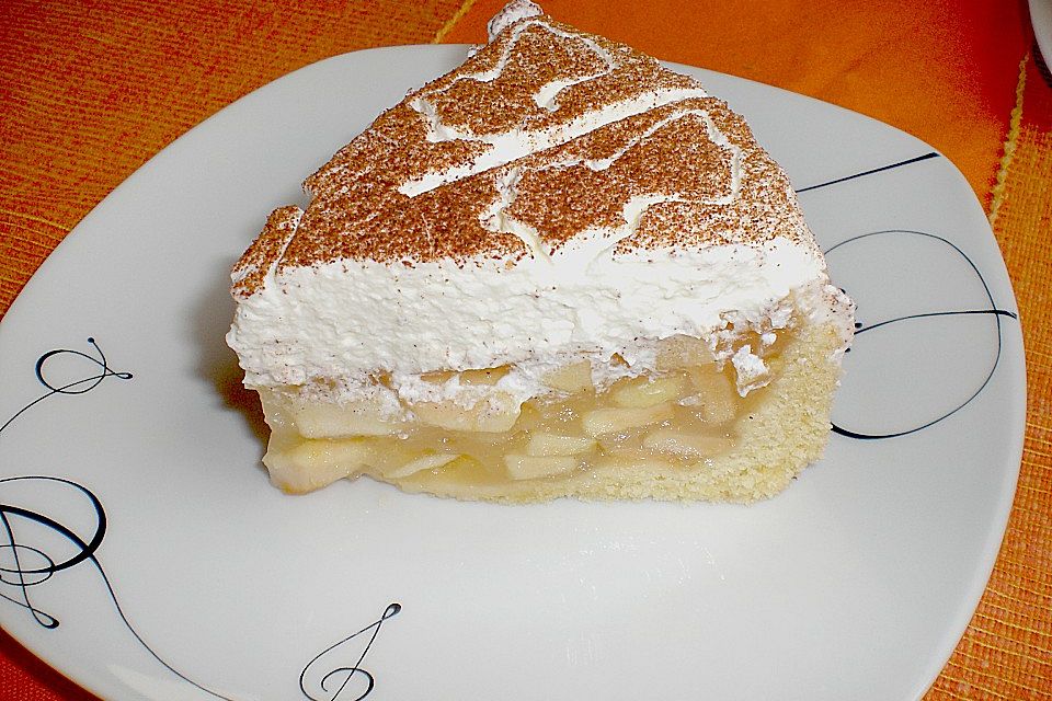 Apfelkuchen mit Sahne