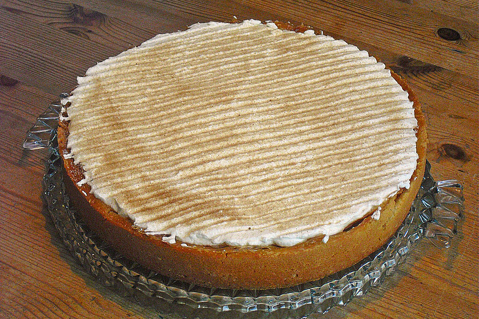 Apfelkuchen mit Sahne