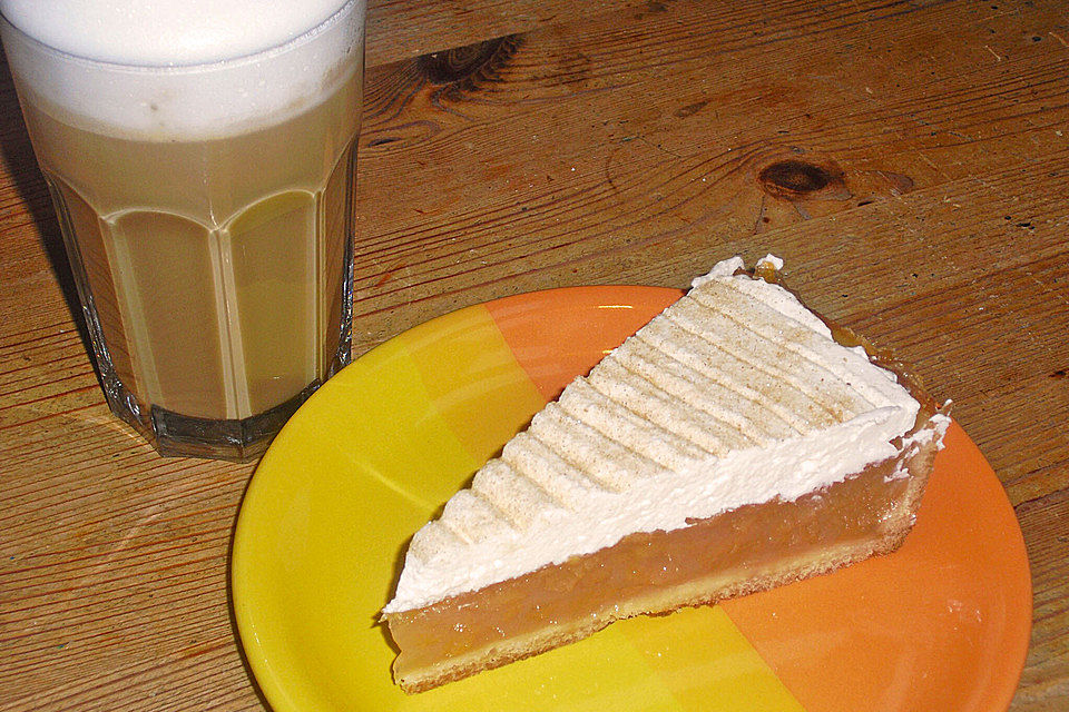 Apfelkuchen mit Sahne