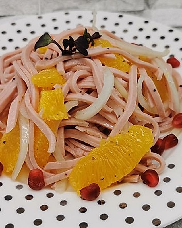 Zwiebel - Orangen - Salat mit Gelbwurst