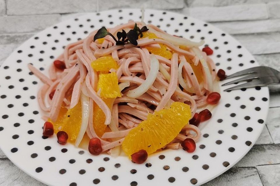 Zwiebel - Orangen - Salat mit Gelbwurst