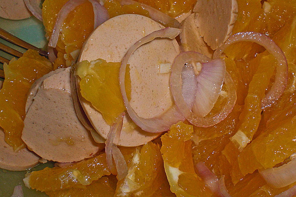 Zwiebel - Orangen - Salat mit Gelbwurst