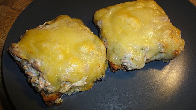 Thunfisch - Schmand - Toasts von -steffilinchen- Thunfisch - Schmand - Toasts von -steffilinchen-