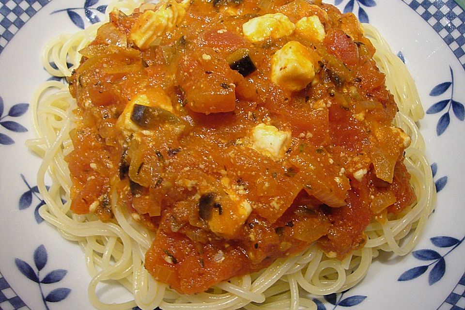 Spaghetti mit Schafskäse - Oliven - Soße