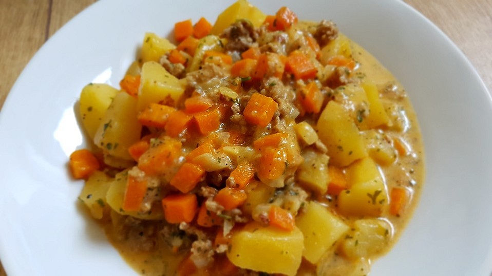 Hackfleisch - Kartoffel - Möhren - Eintopf von jojo60 Hackfleisch - Kartoffel - Möhren - Eintopf von jojo60