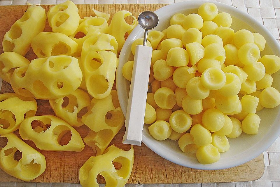 Heidschnuckenkeulenbraten (NT) und Rippchen mit Gemüsevariation und Kartoffelkugeln