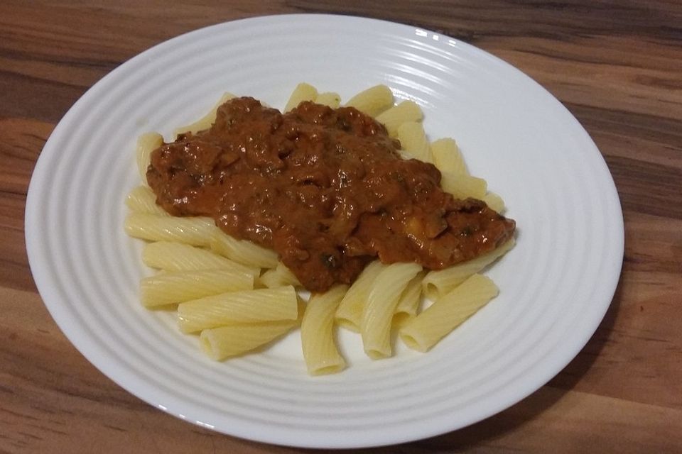 Pasta mit Zucchini - Champignon - Tomatensoße