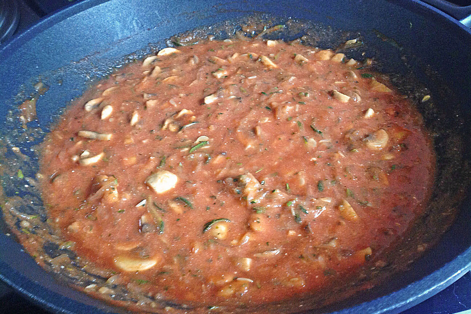 Pasta mit Zucchini - Champignon - Tomatensoße