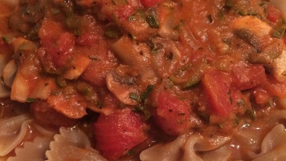 Pasta mit Zucchini - Champignon - Tomatensoße von helene1980