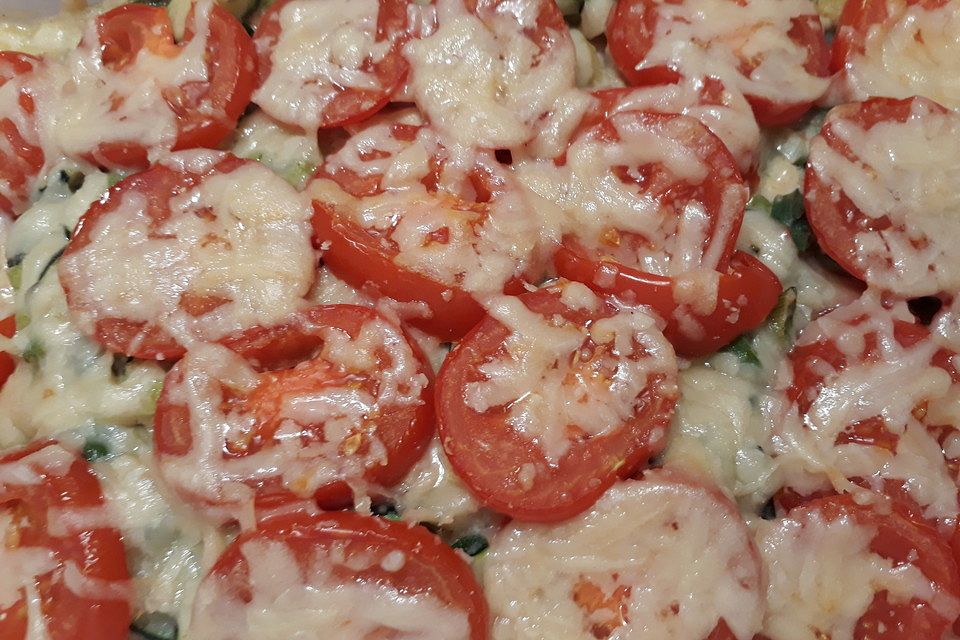 Marinierter Lachs, überbacken mit Tomaten und Mozzarella